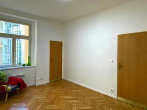 Pronájem bytu 2+kk, Praha - Vršovice, Bulharská, 45 m2