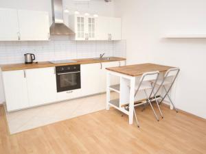 Pronájem bytu 1+kk, Praha - Horní Měcholupy, Mantovská, 40 m2