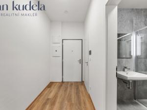 Pronájem bytu 1+kk, Brno, Komárovská, 33 m2