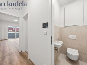 Pronájem bytu 1+kk, Brno, Komárovská, 28 m2