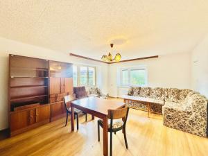 Pronájem rodinného domu, Vápenná, 392 m2