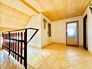 Pronájem rodinného domu, Vápenná, 392 m2