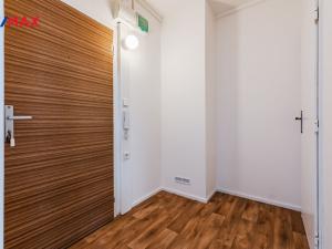 Pronájem bytu 1+kk, Praha - Troja, Sosnovecká, 29 m2