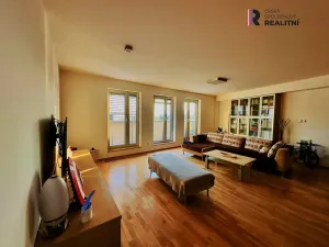 Prodej atypického bytu, Kroměříž, náměstí Míru, 178 m2