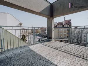 Prodej atypického bytu, Kroměříž, náměstí Míru, 178 m2