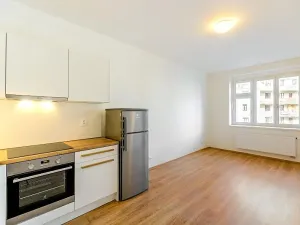 Pronájem bytu 1+kk, Praha - Vršovice, Rybalkova, 28 m2
