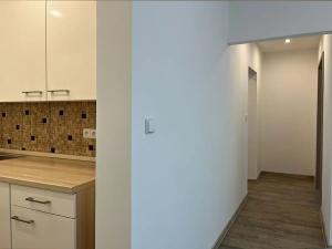 Pronájem bytu 2+kk, Praha - Kamýk, Machuldova, 42 m2