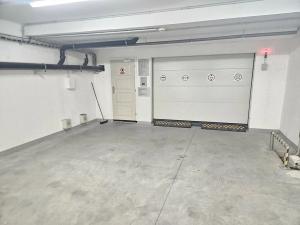 Pronájem garážového stání, Brno, Francouzská, 15 m2