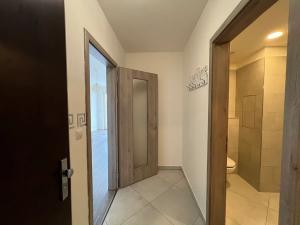 Pronájem bytu 2+kk, Praha - Letňany, Hlučkova, 46 m2