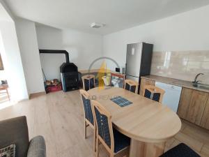 Pronájem rodinného domu, Klokočí, 248 m2