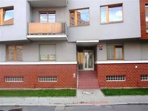 Pronájem garážového stání, Praha - Žižkov, V zahrádkách, 16 m2