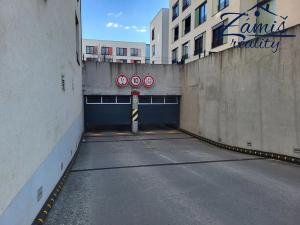 Pronájem garážového stání, Kladno, Benediktínská, 28 m2