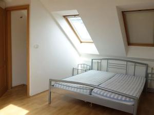 Pronájem bytu 2+kk, Praha - Libeň, V zahradách, 57 m2