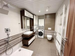 Prodej bytu 2+kk, Ostrava - Poruba, nábřeží Svazu protifašistických bojovníků, 56 m2