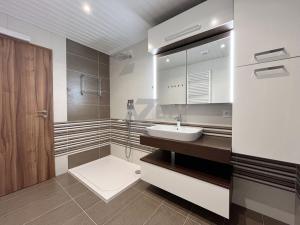Prodej bytu 2+kk, Ostrava - Poruba, nábřeží Svazu protifašistických bojovníků, 56 m2