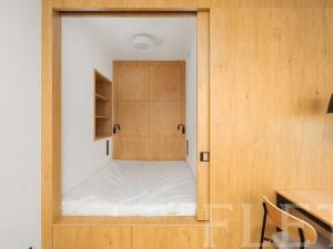 Pronájem bytu 1+kk, Praha - Bubeneč, Vítězné náměstí, 37 m2