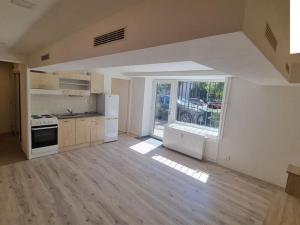 Pronájem bytu 2+kk, Praha - Malešice, Černokostelecká, 35 m2