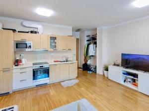 Pronájem bytu 2+kk, Praha - Karlín, Rohanské nábřeží, 57 m2