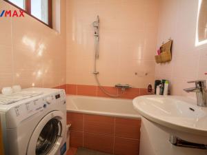 Pronájem bytu 1+kk, Hradec Králové - Nový Hradec Králové, Mrštíkova, 55 m2