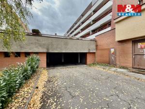 Pronájem garážového stání, Zlín, U Trojáku, 13 m2