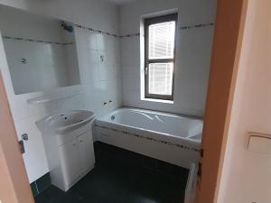 Prodej rodinného domu, Praha - Kyje, Branská, 402 m2