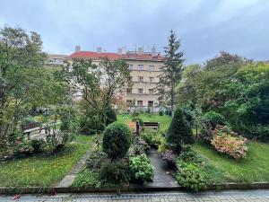 Pronájem bytu 1+kk, Praha - Nusle, Nad Jezerkou, 40 m2