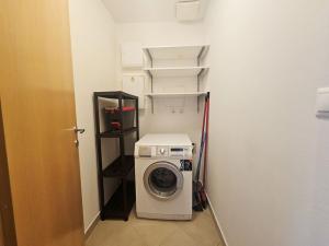 Pronájem bytu 2+kk, Praha - Holešovice, Jankovcova, 70 m2