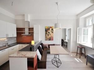 Pronájem bytu 2+kk, Praha - Smíchov, Elišky Peškové, 58 m2