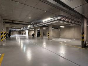 Pronájem garážového stání, Praha, 16 m2