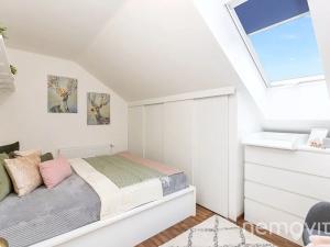 Prodej bytu 3+1, Unhošť, V Zahradách, 74 m2