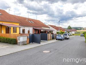 Prodej bytu 3+1, Unhošť, V Zahradách, 74 m2