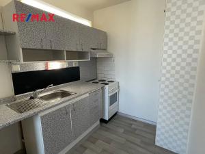 Pronájem bytu 1+kk, Kladno, Vít. Nezvala, 33 m2