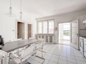 Prodej kanceláře, Křižanov, Benešovo náměstí, 530 m2