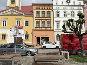 Pronájem atypického bytu, Broumov, Mírové náměstí, 120 m2