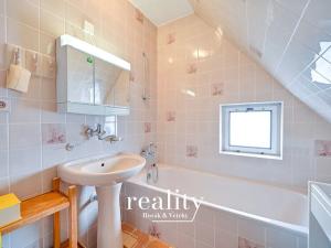 Prodej rodinného domu, Hodonice, U Pošty, 480 m2