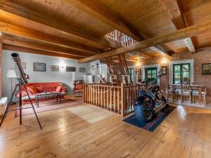 Prodej komerční nemovitosti, Stříbrná Skalice, 1700 m2