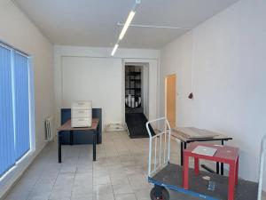 Pronájem kanceláře, Praha - Hrdlořezy, Českobrodská, 300 m2