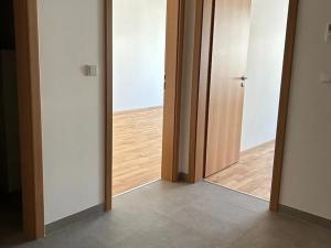 Pronájem bytu 2+kk, Praha - Vysočany, Smržových, 52 m2