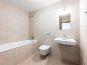 Pronájem bytu 2+kk, Praha - Karlín, U Mlýnského kanálu, 58 m2