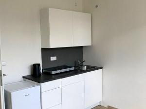 Pronájem bytu 1+kk, Praha - Jinonice, Peroutkova, 18 m2