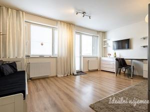 Pronájem bytu 1+kk, Praha - Kyje, Sicherova, 31 m2