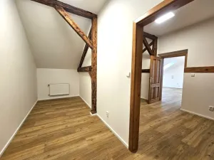 Pronájem kanceláře, Praha, Vinopalnická, 104 m2