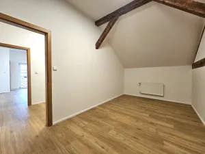 Pronájem kanceláře, Praha, Vinopalnická, 104 m2