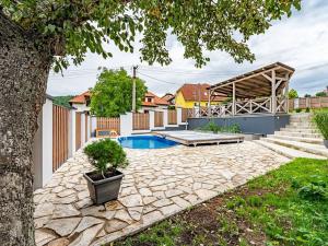 Prodej rodinného domu, Roztoky, 141 m2