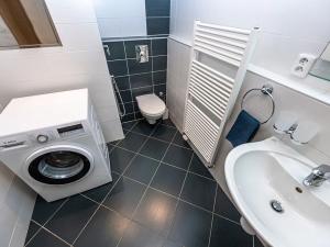 Pronájem bytu 2+kk, Praha - Stodůlky, Švejcarovo náměstí, 57 m2