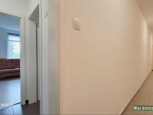 Prodej bytu 1+kk, Praha - Uhříněves, Bečovská, 32 m2