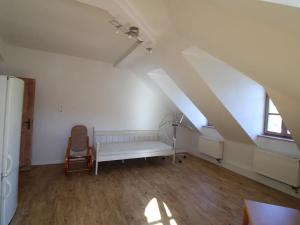 Pronájem bytu 2+1, Karlovy Vary, Pod Jelením skokem, 59 m2