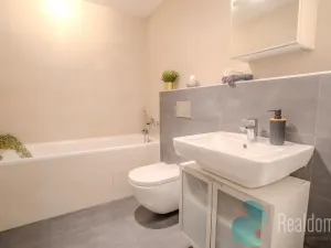 Prodej bytu 2+kk, Praha, Zvěřinova, 145 m2