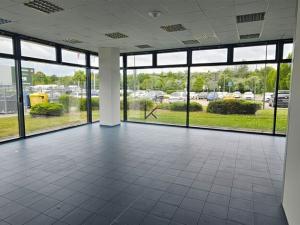 Pronájem obchodního prostoru, Praha - Horní Počernice, Sezemická, 312 m2