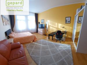 Prodej podílu 50/50 bytu 3+1, Karlovy Vary, Moravská, 77 m2